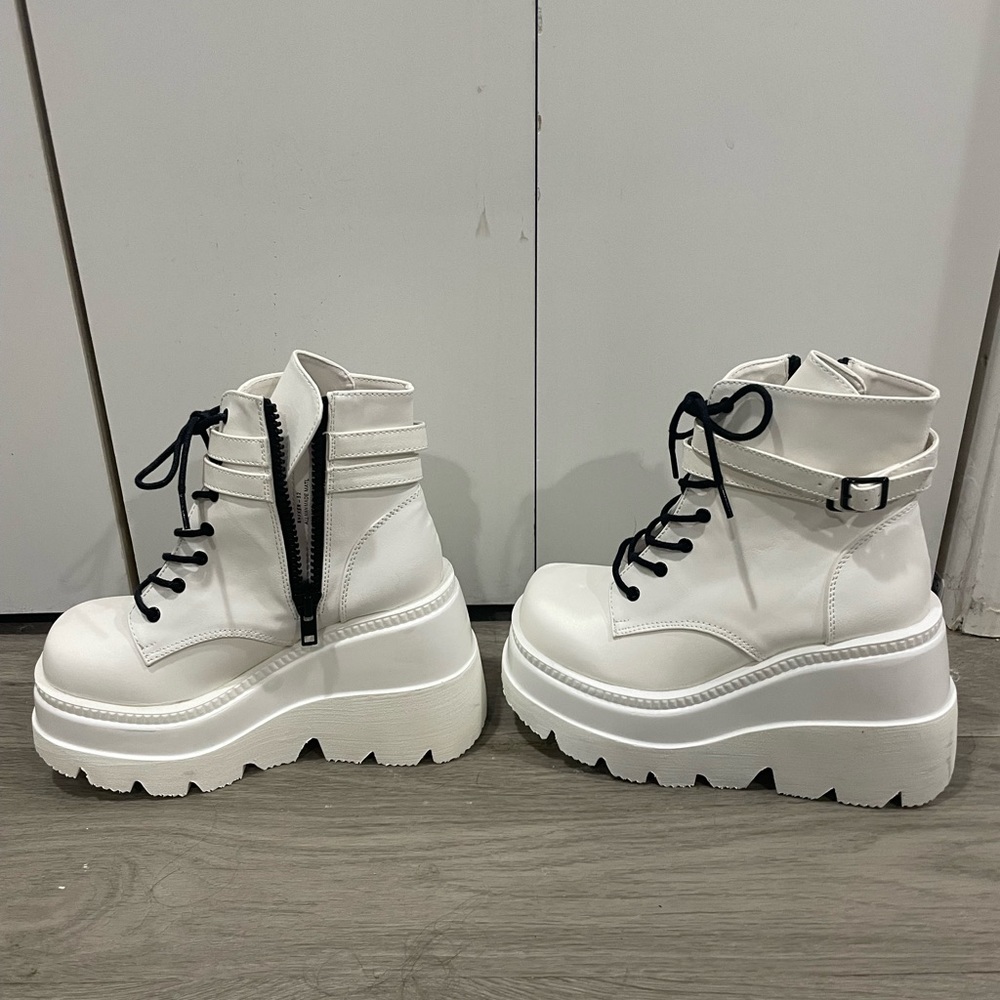Demonia platform boots